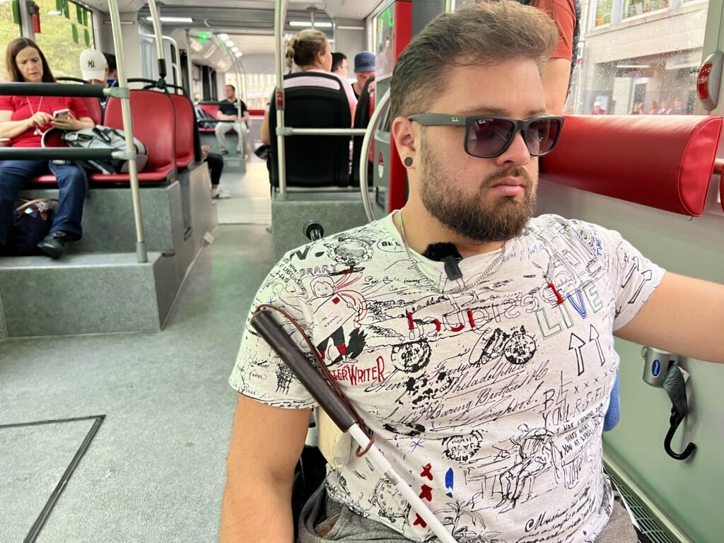David Herzmann im Bus.